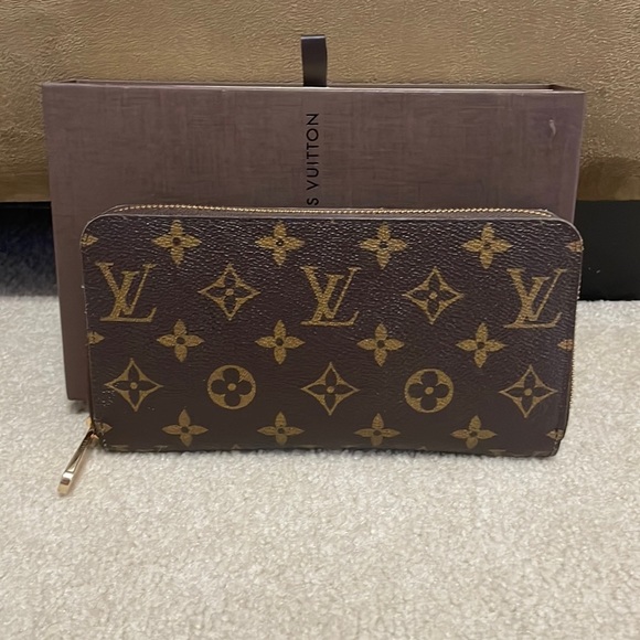 Louis Vuitton Handbags - AUTHENTIC Louis Vuitton Zippy Wallet in Monogram